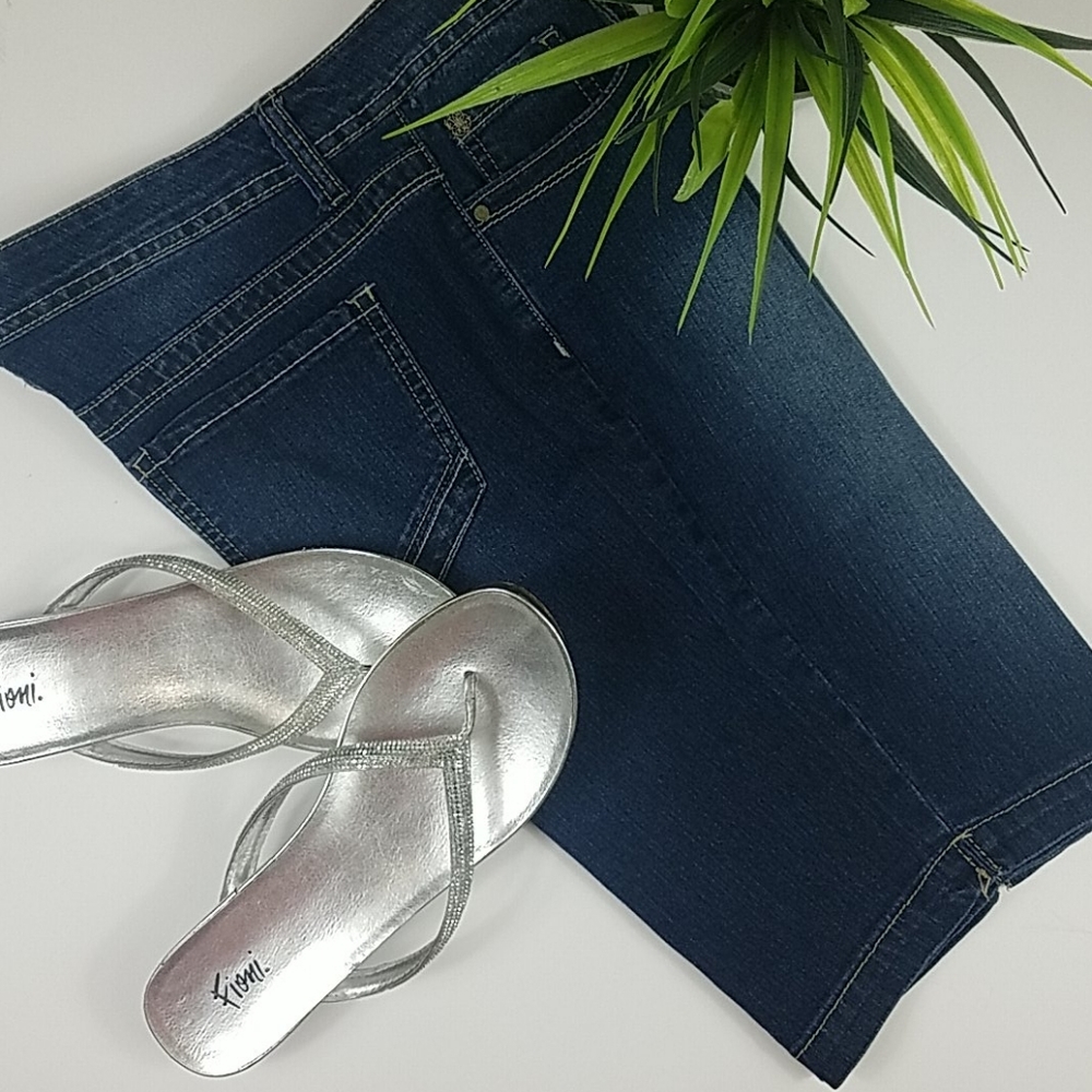 Nine West, Denim shorts, great condition, Sz 6 - Picture 2 of 10